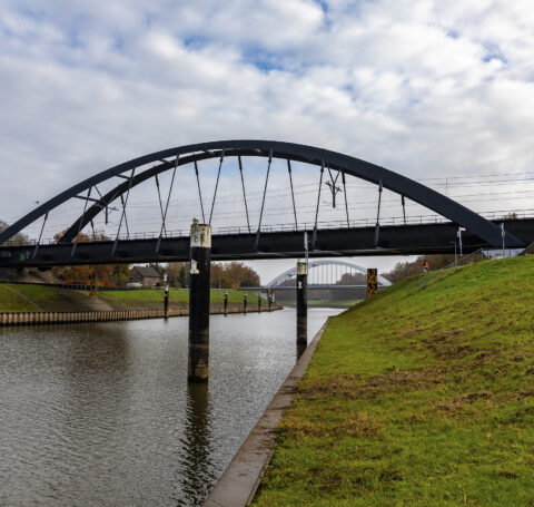 Drone-inspectie spoorbruggen Eefde en Tiel