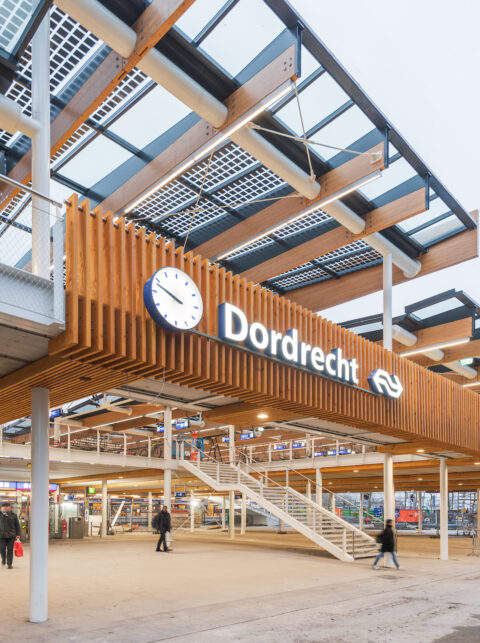 Eerste circulaire fietsenstalling en stationsentree Dordrecht