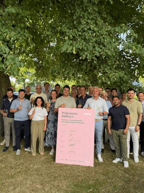 De handtekening staat: INNSO, RPS, OMEXOM, Movares en IA Groep bundelen krachten voor programma Stationswerk en Aanraakveiligheid van Liander