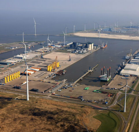 Versterking en monitoring van de Diepzeekade Eemshaven